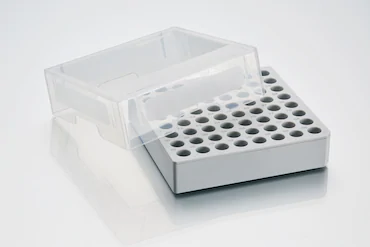 艾本德儲存盒 8 × 8, 可放置 64  個試管， 1  –  2  mL，3  件，高 53  mm，2  英寸，聚丙烯材料，可耐受最低 -86  °C，可高溫高壓滅菌，帶蓋子并具有數(shù)字字母標(biāo)識